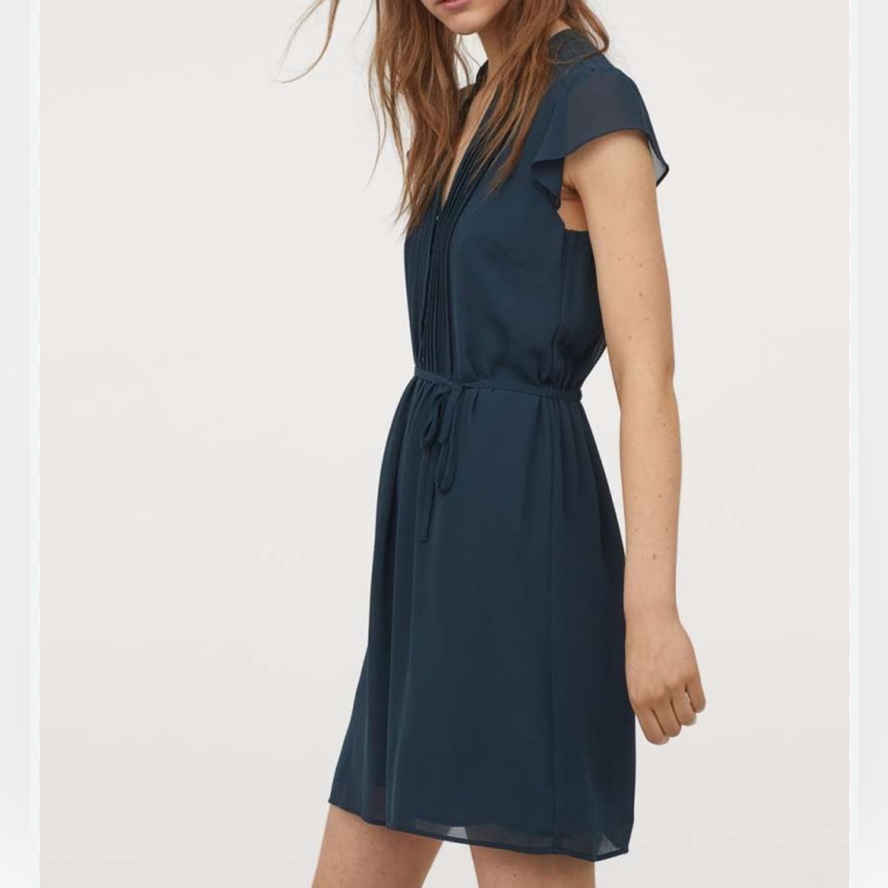 H&M Pintuck Dress Flutter Short Sleeves Tie Waist Navy Blue Lightweight Size 14 - Picture 2 of 13